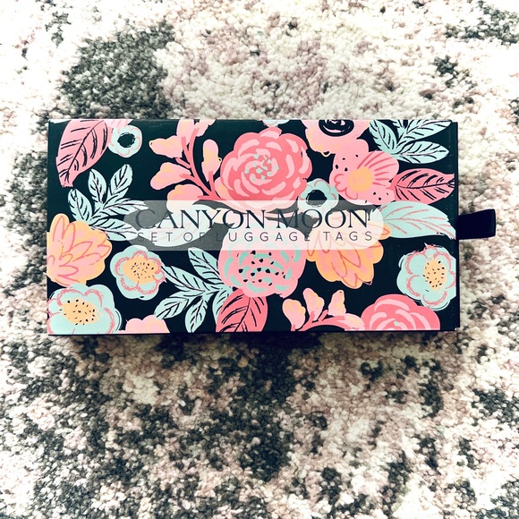 CANYON MOON || Wander - Leather Luggage Tag Duo in Floral Print ⭐️NIB⭐️ - Picture 2 of 7